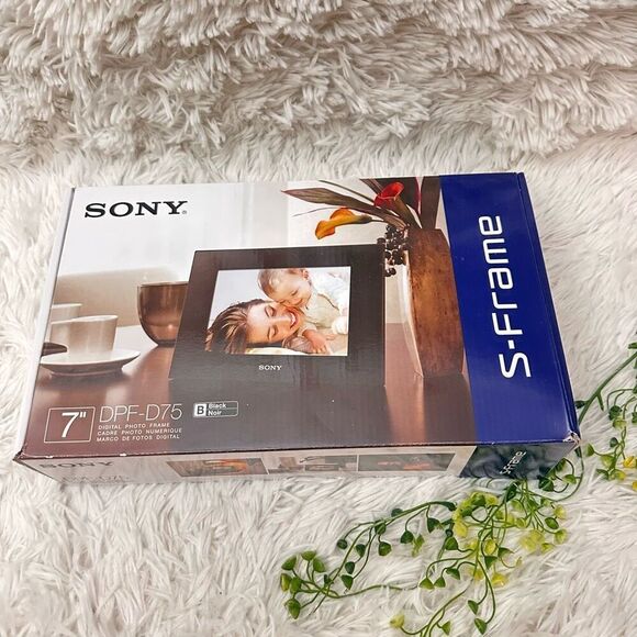 Sony DPF-D75 7-Inch  S Frame Digital Photo Frame (Black) - Picture 1 of 11